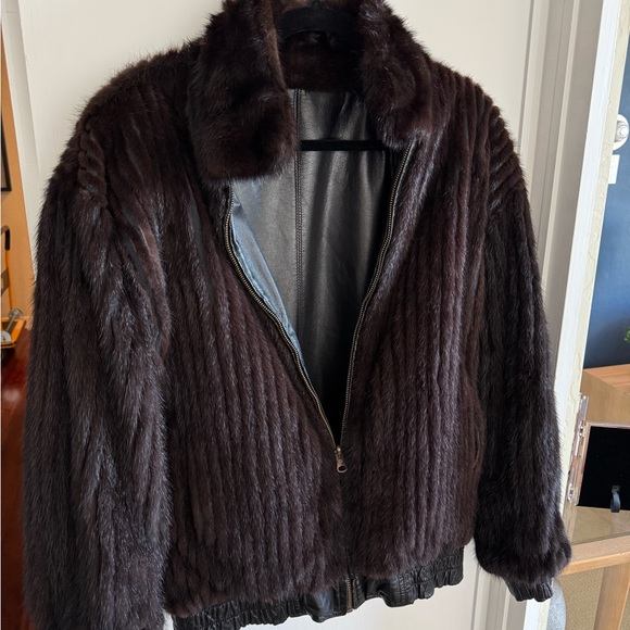 Reversible Black Leather Bomber Jacket with Mink Fur – Oversized Fit - Picture 6 of 11